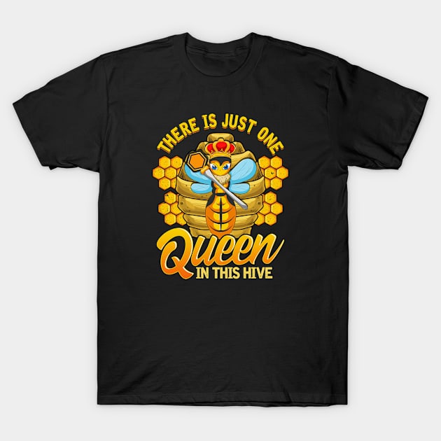 FUNNY Beekeeper Bee queen cute Gift T-Shirt by savariya